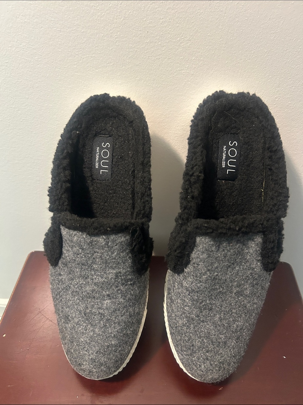 SOUL Naturalizer Women's Gray Felt & Black Sherpa Slip-On Slippers